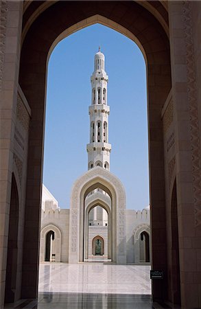 simsearch:862-03360177,k - The entrance to The Grand Mosque. Built as a gift to the people by Sultan Qaboos it was completed in 2001AD and can accommodate 15,000 worshippers. Foto de stock - Con derechos protegidos, Código: 862-03360135