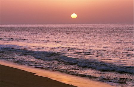 Sunrise over the beach at Ras al Jinz which is used as a nesting site by green turtles Foto de stock - Con derechos protegidos, Código: 862-03360207