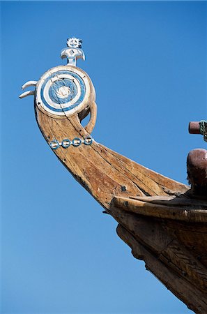 sur - The prow of the restored dhow Fatah Al Khair is preserved at an outdoor museum in Sur. One of the last ocean-going passenger dhows,it is a ghanjah and is estimated to be around 300 tonnes and over 20 metres long Foto de stock - Con derechos protegidos, Código: 862-03360201