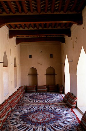 simsearch:862-03360380,k - The carpetted interior of a reception room inside the castle at Jaalan Bani bu Hasan Foto de stock - Direito Controlado, Número: 862-03360218