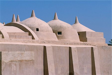 simsearch:862-03360281,k - The unusual Jamee al Hamoda mosque has 52 domes,which have hidden ventilation ducts. Constructed in the 11th Century AD it was restored in 1990AD Foto de stock - Con derechos protegidos, Código: 862-03360210