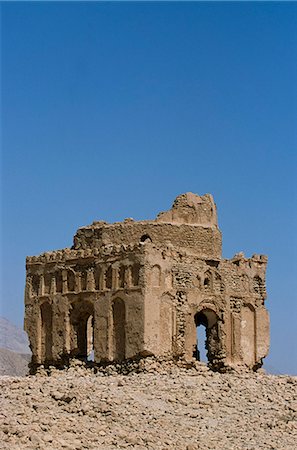 simsearch:862-03360177,k - The crumbling shrine of the holy lady,Bib Maryam,stands high on a cliff-top. Foto de stock - Con derechos protegidos, Código: 862-03360223