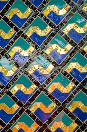 simsearch:862-03437293,k - Oman,Muscat,Ghala,Al Ghubrah (Grand Mosque) Mosque. Detail of the tile work within the mosque. A magnificent example of modern islamic architecture,it was built for the nation by Sultan Qaboos to mark the 30th year of his reign and is open,at certain times,to non-Muslims. Foto de stock - Con derechos protegidos, Código: 862-03360318