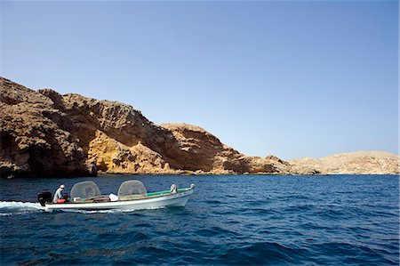 simsearch:400-03979337,k - Oman, Muscat-Region, Bandar Khayran. Eine traditionelle Fischerboote macht seinen Weg nach unten der trockenen Küste Omans südlich von Muscat. Stockbilder - Lizenzpflichtiges, Bildnummer: 862-03360326