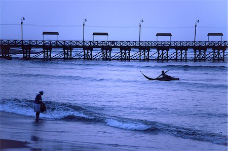 simsearch:862-03360614,k - A Huanchaco fisherman returns to shore paddling a traditional totora (reed) boat,known as a caballito de totora (little horse of reeds). Stock Photo - Rights-Managed, Code: 862-03360506