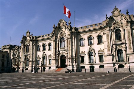 simsearch:862-03360611,k - Residence of Peru's President on the Plaza de Armas,central Lima,the Government Palace was built in 1937. Foto de stock - Con derechos protegidos, Código: 862-03360501