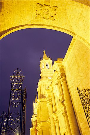 simsearch:862-03732136,k - The floodlit exterior of the Cathedral in Arequipa,Peru. The church,on the Plaza de Armas,is constructed of white volanic rock,called sillar. Foto de stock - Con derechos protegidos, Código: 862-03360568