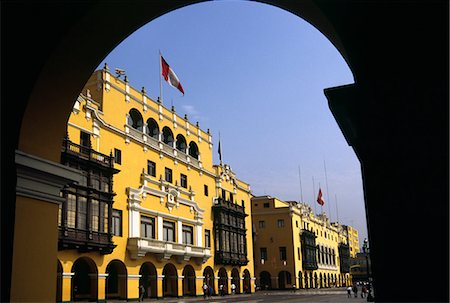 simsearch:862-03351998,k - Colonial architecture on the Plaza de Armas in central Lima,Peru Stock Photo - Rights-Managed, Code: 862-03360611