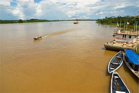 simsearch:862-03360637,k - Peru,Loreto Province. Boats on the Amazon River near the town of Islandia. Foto de stock - Con derechos protegidos, Código: 862-03360636