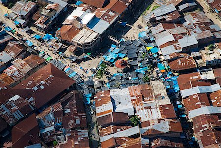 simsearch:862-03360688,k - Pérou, Amazone, Amazone, Iquitos. Vue aérienne du marché central d'Iquitos, la principale ville du bassin amazonien supérieur. Photographie de stock - Rights-Managed, Code: 862-03360657