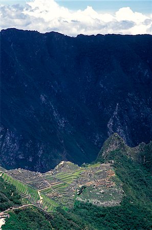 simsearch:862-03360705,k - Machu Picchu from Inti Punku the Sun Gate - Inca trail hikers get the same first view as did the Inca Pilgrims. Foto de stock - Con derechos protegidos, Código: 862-03360699