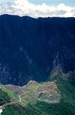 simsearch:862-03360473,k - Machu Picchu from Inti Punku the Sun Gate - Inca trail hikers get the same first view as did the Inca Pilgrims. Foto de stock - Con derechos protegidos, Código: 862-03360699
