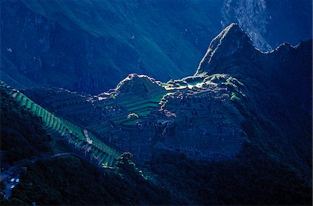 simsearch:862-03360473,k - Machu Picchu from Inti Punku the Sun Gate. Foto de stock - Con derechos protegidos, Código: 862-03360700