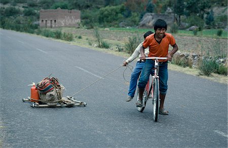 simsearch:862-03360473,k - An innovative bicycle trolley,being used to mixed effect by its inventors. Foto de stock - Con derechos protegidos, Código: 862-03360732