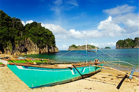 simsearch:862-03360771,k - Philippines,Luzon Island,Bicol,Camarines Sur. Caramoan National Park. A fishing catamaran on Gota Beach. Fotografie stock - Rights-Managed, Codice: 862-03360771