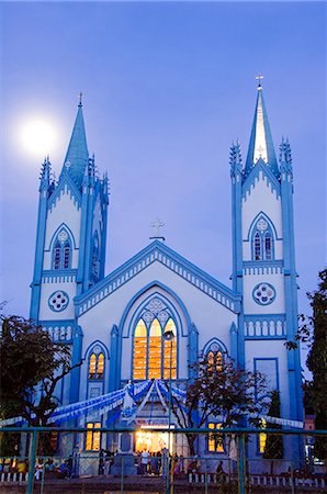 pleine lune - Philippines, Palawan, Puerto Princessa. Pleine lune montante sur la cathédrale de l'Immaculée Conception. Photographie de stock - Rights-Managed, Code: 862-03360814