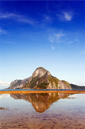 el nido - Philippines,Palawan Province,El Nido,Bacuit Bay. Cadlao Island reflecting in the water at low tide. Foto de stock - Con derechos protegidos, Código: 862-03360818