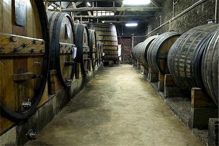 Portugal,Douro Valley,Pinhao. Traditional Port wine Barrels in Northern Portugal in the renowned Douro valley. The valley was the first demarcated and controlled winemaking region in the world. Foto de stock - Con derechos protegidos, Código: 862-03360932