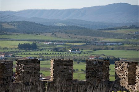 simsearch:862-03360960,k - Portugal, Alentejo, Estremoz. Une vue spectaculaire sur le paysage de l'Alentejo au printemps de la paroi extérieure du Palais de Dom Dinis dans la petite ville d'Estremoz au Portugal. Photographie de stock - Rights-Managed, Code: 862-03360956