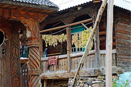 simsearch:862-03360988,k - Roumanie, Maramures, Botiza. Une maison traditionnelle. Photographie de stock - Rights-Managed, Code: 862-03361004