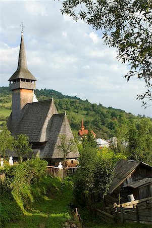 simsearch:862-03360988,k - Roumanie, Maramures, Botiza. Une église en bois du XVIIe siècle. Photographie de stock - Rights-Managed, Code: 862-03361003