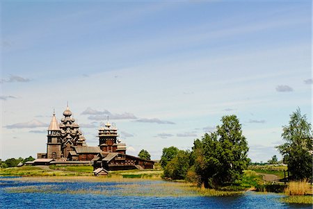 Russia,Karelia,Lake Onega,Kizhi Island. The Church of the Transfiguration in the background with the Church of Prophet of Mother of God in the foreground. Foto de stock - Con derechos protegidos, Código: 862-03361029