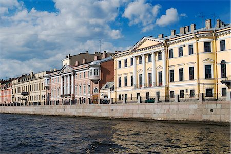 Russie, Saint-Pétersbourg. Bâtiments sur la rivière Fontanka. Photographie de stock - Rights-Managed, Code: 862-03361030