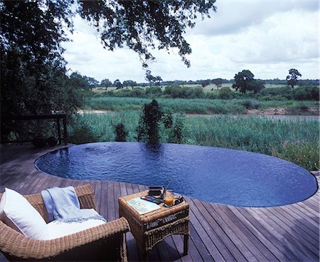 simsearch:851-02962595,k - Each suite at Singita has a private deck and plunge pool looking our to the bush beyond Foto de stock - Con derechos protegidos, Código: 862-03361158