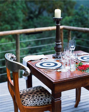 simsearch:862-03361158,k - Tsala Treetop Lodge,dining on the deck Fotografie stock - Rights-Managed, Codice: 862-03361171