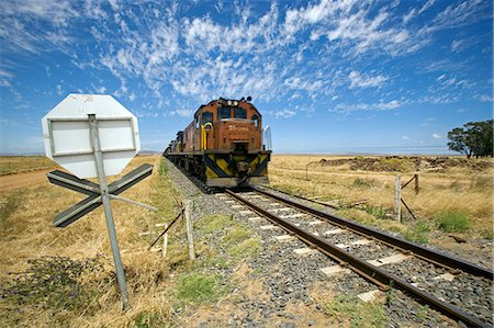 darling - Afrique du Sud, Western Cape, Swartland à, Darling. Un des trains de minerai plus longues dans le monde entier traverse la ferme ouverte de Swartland à et le Cap occidental. Photographie de stock - Rights-Managed, Code: 862-03361262