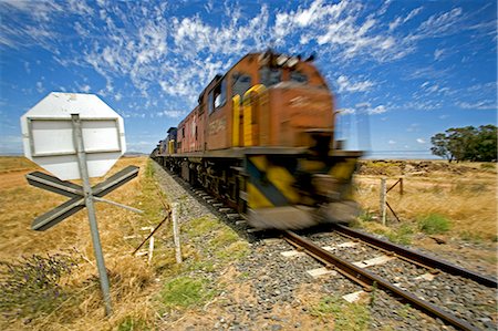 darling - Afrique du Sud, Western Cape, Swartland à, Darling. Un des trains de minerai plus longues dans le monde entier traverse la ferme ouverte de Swartland à et le Cap occidental. Photographie de stock - Rights-Managed, Code: 862-03361263