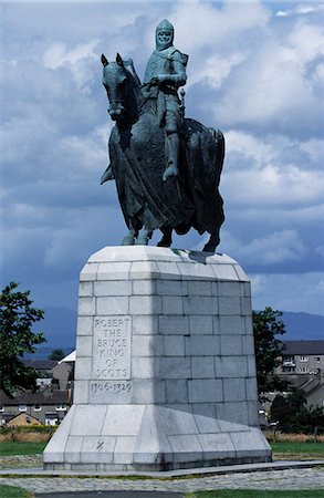 simsearch:862-03352962,k - The statue of Robert the Bruce,at the Bruce Monument at Bannockburn. This commemorates his 1314 victory over the English. Foto de stock - Con derechos protegidos, Código: 862-03361376