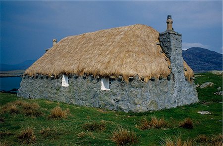 simsearch:862-03361457,k - Thatched cottage on Loch Boisdale. Foto de stock - Con derechos protegidos, Código: 862-03361499