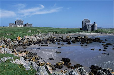 The two Breachacha Castles stand at the head of Loch Breachacha. The older castle seen on the right was built in the fifteenth century and once a MacLean clan stronghold. Teh new castle was built around 1750. It was here that Boswell and Dr. Johnson stayed on their tour of the Hebrides when they were forced to take refuge after a storm. Stock Photo - Rights-Managed, Code: 862-03361514