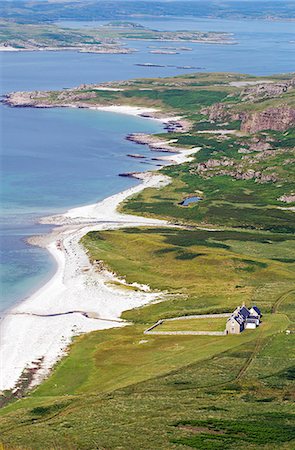 simsearch:862-03361524,k - GlenBatrick Lodge overlooks the white sandy shore of Loch Tarbert on the west side of Jura. Beautifully isolated the lodge is only accessible by boat or a five hour walk. Foto de stock - Con derechos protegidos, Código: 862-03361521