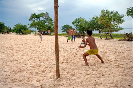 Football game in action at the village of Jamaraqua on the banks of the Rio Tapajos Foto de stock - Con derechos protegidos, Código: 862-03436944