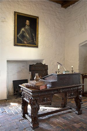 Interior of the Bloody Tower at the Tower of London. Foto de stock - Con derechos protegidos, Código: 862-03437037