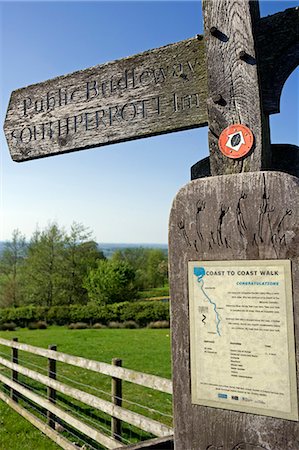 simsearch:862-03353075,k - England,Somerset,South Perrott. The River Parrett Trail can be enjoyed as a 50 mile hike over 3 or 4 days or as a series of shorter walks exploring some of lowland England's most beautiful,intriguing but also fragile countryside. Foto de stock - Con derechos protegidos, Código: 862-03437067