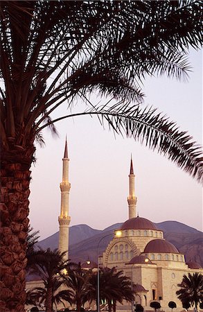 The Sultan Said bin Taimour Mosque in the Al Khuwair district of Muscat. Foto de stock - Direito Controlado, Número: 862-03437299