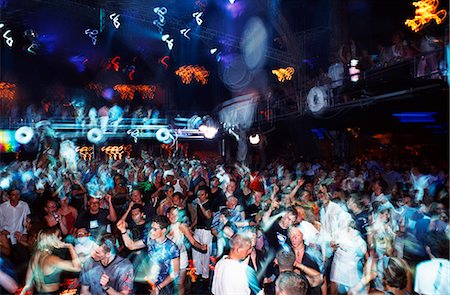 simsearch:862-03354423,k - Dance floor at Ibiza night club Foto de stock - Con derechos protegidos, Código: 862-03437374