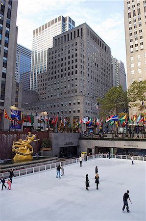rockefeller centre new york - Ice skaters on the rink at the Rockefeller Center Stock Photo - Rights-Managed, Code: 862-03437426