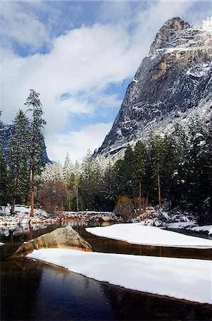 USA,California,Yosemite National Park. Fresh snow fall in Yosemite Valley and on Merced River. Stock Photo - Rights-Managed, Code: 862-03437444