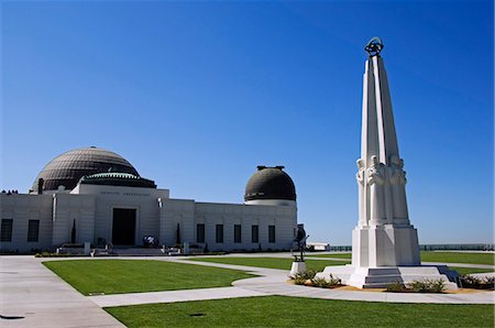 planetarium - USA,California,Los Angeles. Griffith Observatory and Philiosopher's Memorial. Foto de stock - Con derechos protegidos, Código: 862-03437455