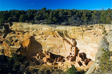 simsearch:400-09223341,k - USA,Colorado,Mesa Verde National Park.Top Loop Road Ruins,one of the 600 cliff dwellings in the park,was constructed by the Ancestral Puebloans between AD1211 and 1278. Puebloans were Native Americans of the Southwest who occupied the area within the Mesa Verde for 750 years. Foto de stock - Con derechos protegidos, Código: 862-03437570
