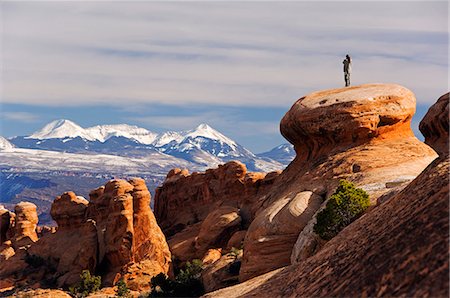 simsearch:862-03360801,k - USA,Utah,Arches National Park. A Girl contemplates the beauty of snow capped mountains of Manti La Sal National Forest and sandstone pinnacles at the Devils Garden Foto de stock - Con derechos protegidos, Código: 862-03437606