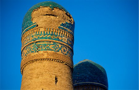 Chor Minar,the gatehouse of a long-gone medrassah built in 1807. The name (Chor Minar in Tajik means Four Minarets) is misleading,they arent minarets but ornamentation. There are now only 3 as one collapsed in 1995. Foto de stock - Con derechos protegidos, Código: 862-03437658
