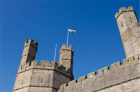 simsearch:862-03361406,k - Caernarvon Gwynedd, pays de Galles. Les tourelles du château de Caernarvon. Photographie de stock - Rights-Managed, Code: 862-03437781