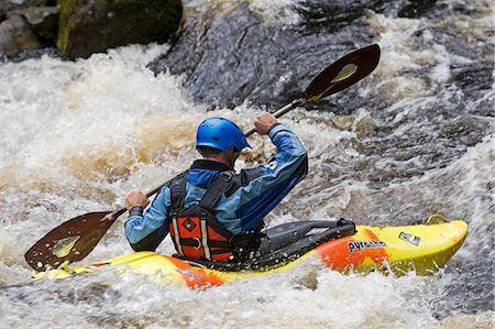 Pays de Galles, Gwynedd, Bala. Eau vive, kayak sur la rivière rafting au Centre National des eaux vives Photographie de stock - Rights-Managed, Code: 862-03437831