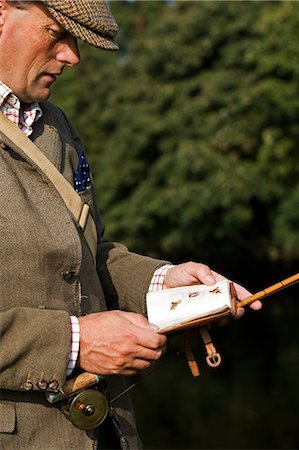 simsearch:862-03437728,k - Wales; Wrexham. A trout fisherman selects his fly to fish on the River Dee. Foto de stock - Con derechos protegidos, Código: 862-03437874