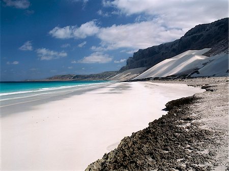 Dunes de Arerher, Hala côte. Au cours de la saison de la mousson, qui dure quatre mois de fin mai à fin septembre chaque année, desséchants des rafales de vents de 75 mi/h et sable fin coup de belles plages vierges dans les collines escarpements voisins. Photographie de stock - Rights-Managed, Code: 862-03437906